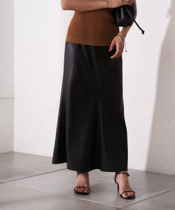 フェイクレザーマキシスカート