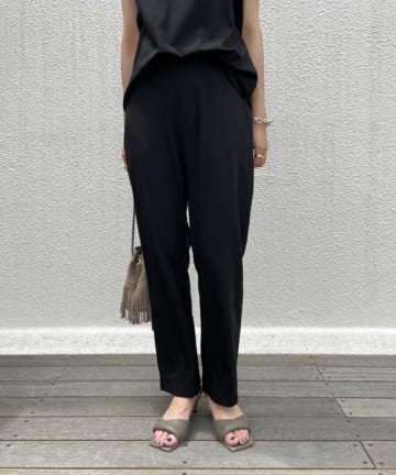 ストレッチテーパードパンツ