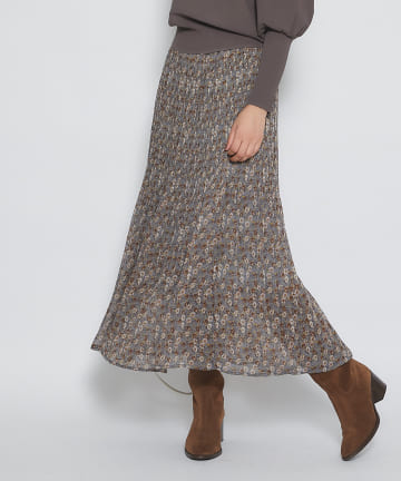 【シックなプリントで大人の女性を演出】プリーツスカート