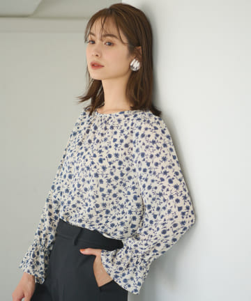 【控えめパフスリーブが大人・洗える】小花プリントパフスリーブブラウス