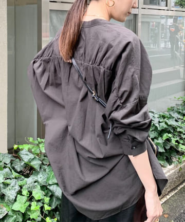 【odore/オドル】バックギャザーブラウス