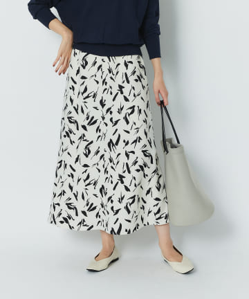 【女性らしさを引き出すシルエット】アートプリントフレアスカート