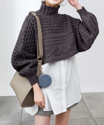【WEB・一部店舗限定】短丈ケーブルハイネックニット