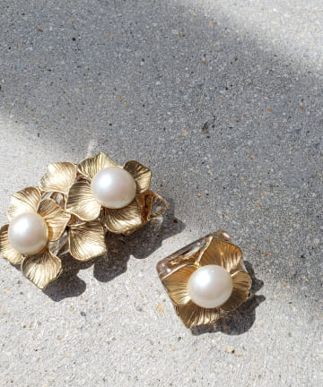 【上品パールがポイント・HUI(ヒュイ)】フラワーパールイヤリング