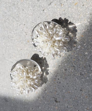 【小粒パールで表情を楽しむ・HUI(ヒュイ)】シーフラワーイヤリング