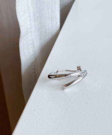 【お洒落さんの定番アイテム】ラインイヤカフ