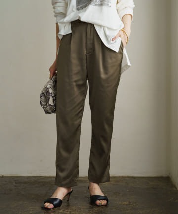 サテンテーパードパンツ