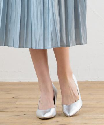 Vカットレザーパンプス