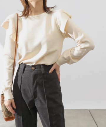 【WEB・一部店舗限定】リサイクルポリPBTニット(ラッフルプルオーバー)
