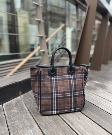 【シーズンムードを高めてくれる】チェック柄ハンドルトートバッグ