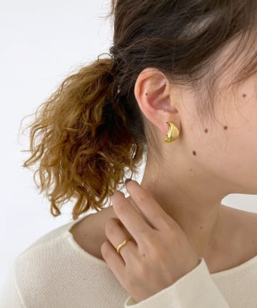 [eau un bijou]  Cresent moon (earring)