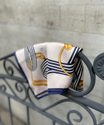 【コーデを引き立たてる華やぎアイテム】リボン柄スカーフ