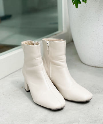 un dix cors(アンディコール) 【mionotis(ミオノティス)】スクエアトゥショートブーツ