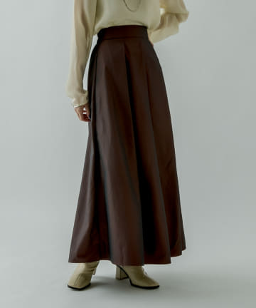 タフタラップタックスカート