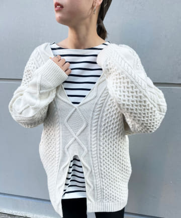 【WEB限定】Vネックケーブルニット