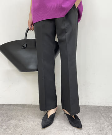 センタープレスフレアパンツ