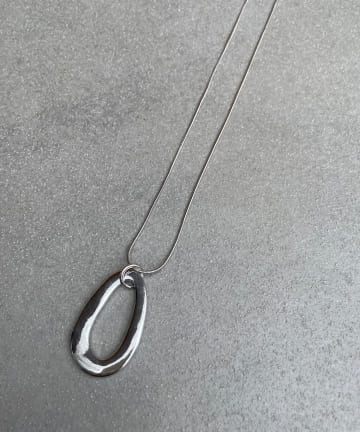 【GOLDY(ゴールディ)】ニュアンスフープモチーフネックレス