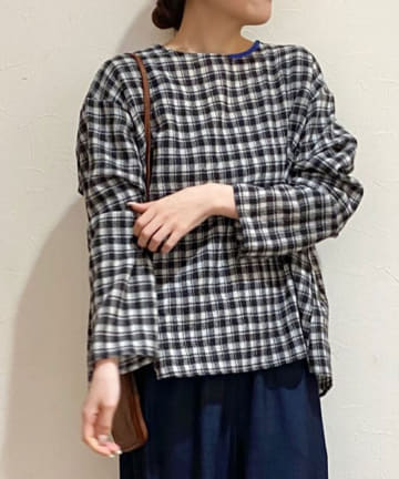 ハンドロック刺繍ブラウス