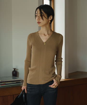 シンプルVニット