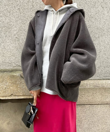 フェイクムートンリバーシブルショートフーディー