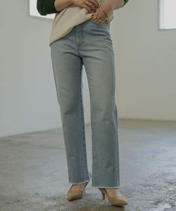 ストレートデニムパンツ