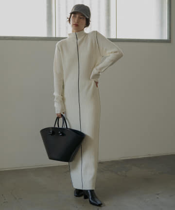 センターラインハイネックニットワンピース