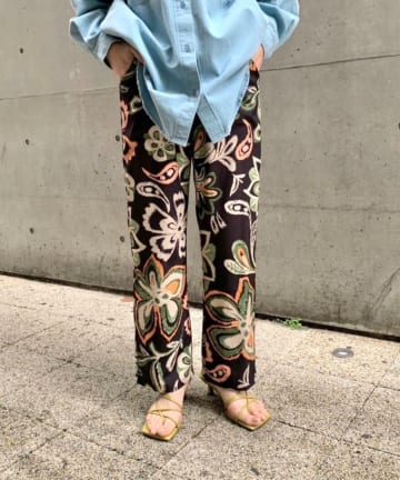 総柄ワイドイージーパンツ