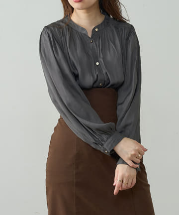 natural couture(ナチュラルクチュール) 【WEB限定カラー有り】マット釦とろみサテンブラウス