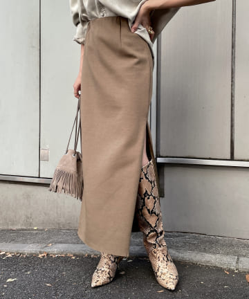 サイドスリットタイトスカート