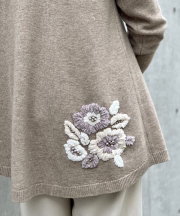 BEARDSLEY(ビアズリー) 裾モール刺繍ニット