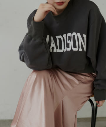 natural couture(ナチュラルクチュール) 【着用動画あり・大人ナチュ】ショート丈ロゴトレーナー