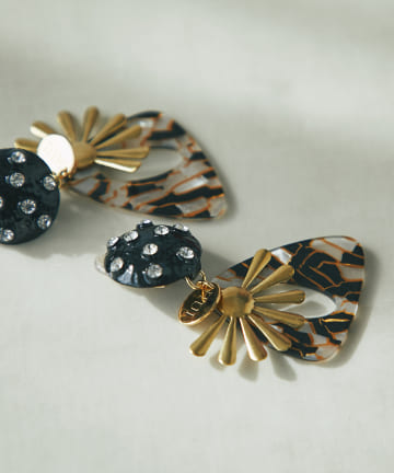 【他にはないデザイン・HUI(ヒュイ)】DOT FOSSILイヤリング