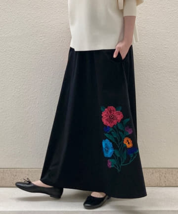 裾花刺繍スカート