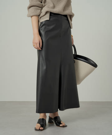 フェイクレザーマキシスカート