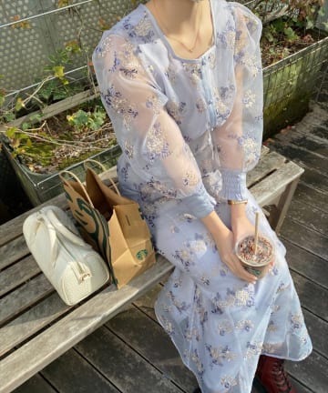 natural couture(ナチュラルクチュール) オーガンジー刺繍パフブラウス