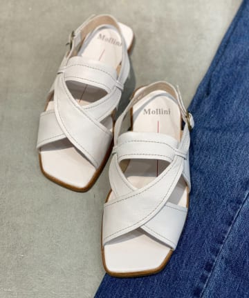 Mollini モリーニ✨White leatherサンダル-