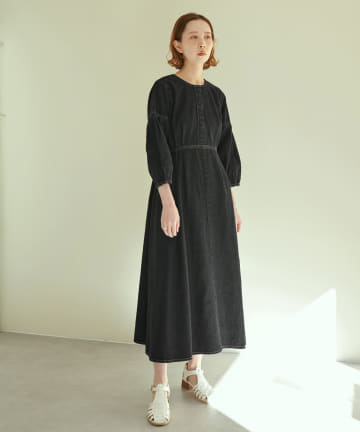 natural couture(ナチュラルクチュール) デニム素材ながら綺麗みえ、袖タックデザインデニムワンピース