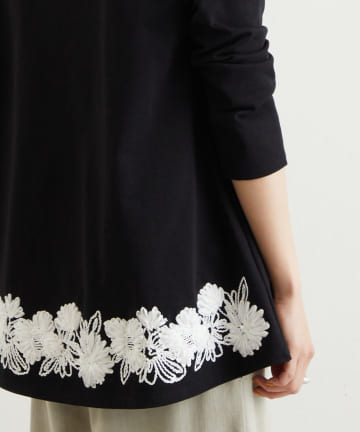 《LIVEでご紹介》裾花刺繍カットソー