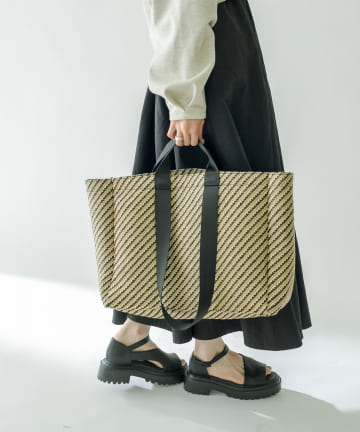 Lara daily tote bag