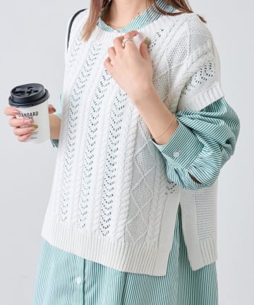 麻タッチ透かしケーブル編みニットベスト