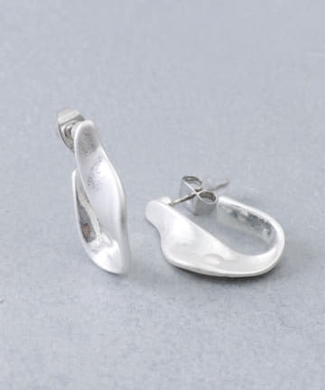 3COINS(スリーコインズ) ツイストフープピアス