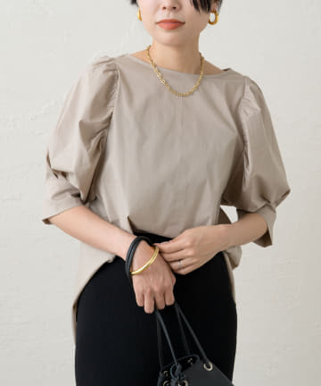 パフスリーブブラウス