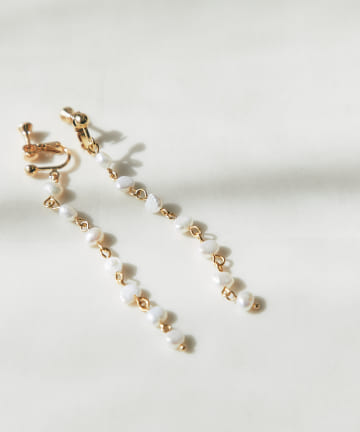 【女性らしい】揺れパールイヤリング