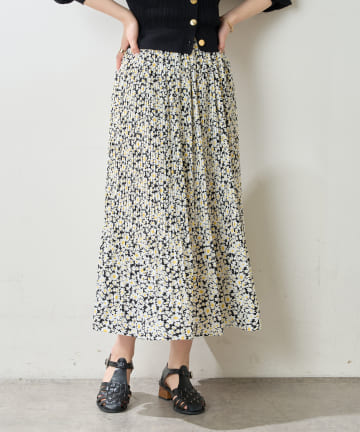 natural couture(ナチュラルクチュール) 春の気分を盛り上げてくれる ハッピーフラワープリーツスカート