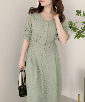 OLIVE des OLIVE(オリーブ デ オリーブ) 刺繍レースＶネックワンピース