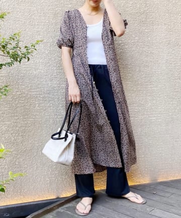 OUTLET(アウトレット) 【SHENERY】フラワープリントVネックワンピース