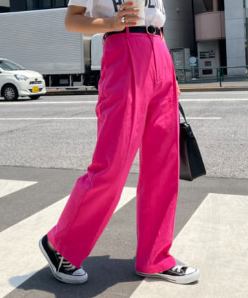 脚長効果バツグン、カラーツイルチノパンツ