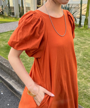 バックシャンパフスリーブドレス