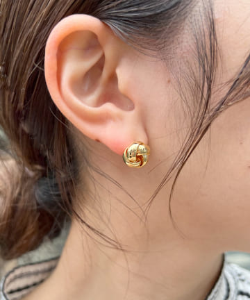 【WEB限定】ミニマルオーバーラップピアス