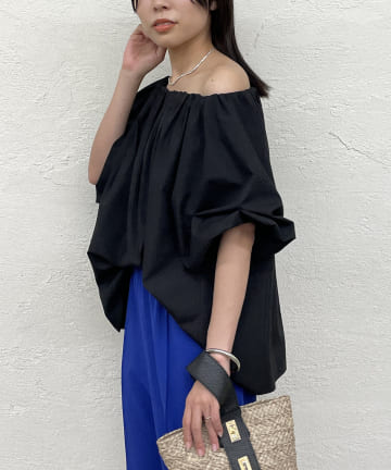 オフショルブラウス